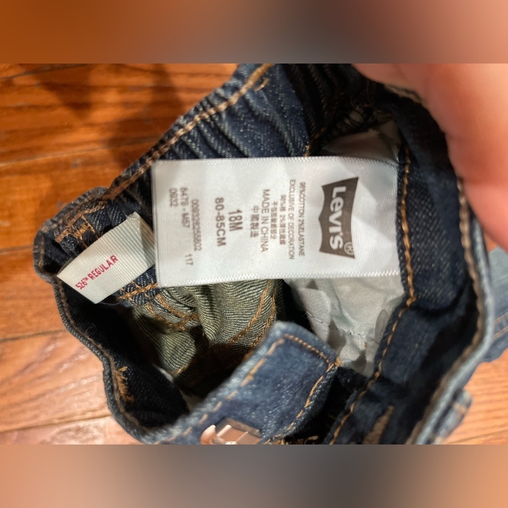 Levi's Classic Blue Denim Jeans - Picture 7 of 10